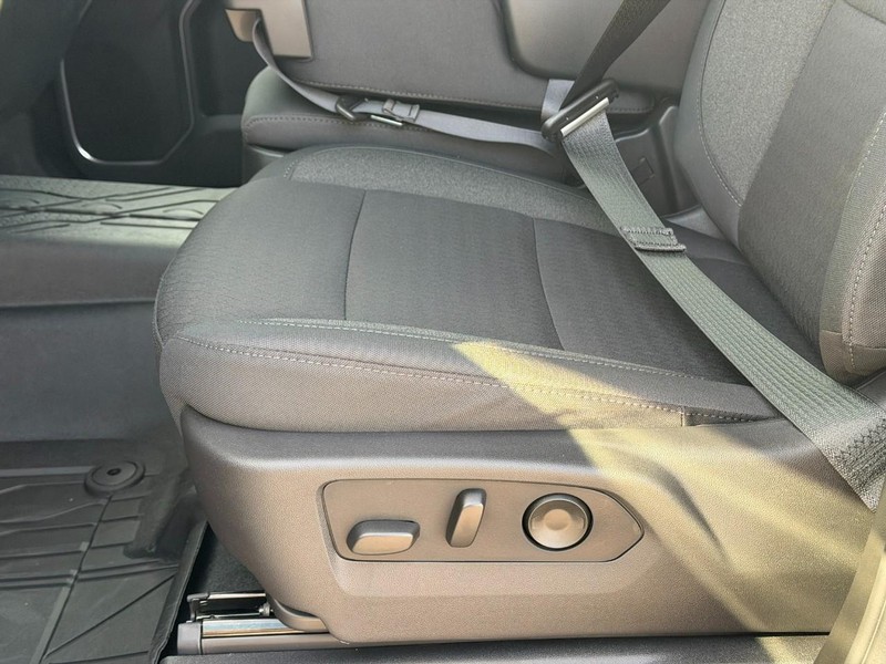 Chevrolet Silverado 1500 Vehicle Full-screen Gallery Image 10