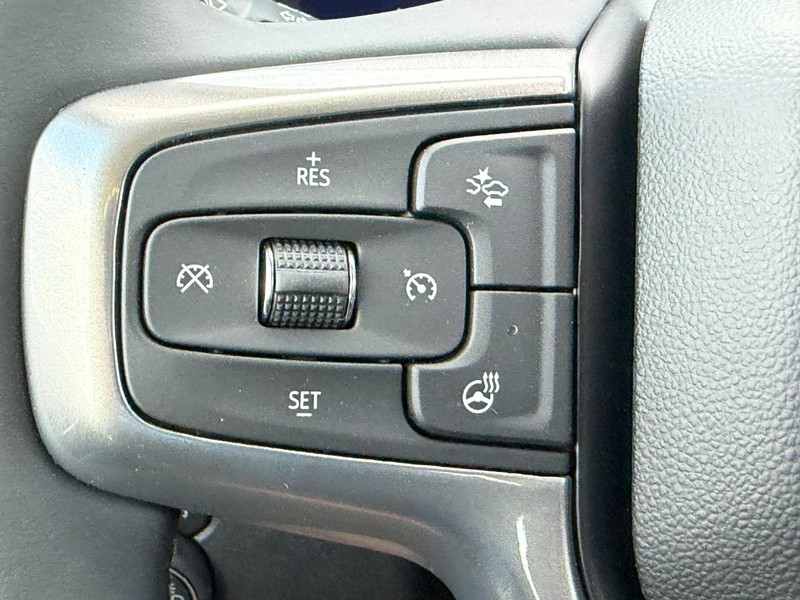 Chevrolet Silverado 1500 Vehicle Full-screen Gallery Image 11