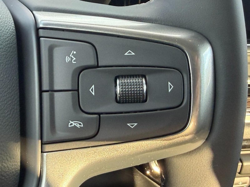 Chevrolet Silverado 1500 Vehicle Full-screen Gallery Image 12