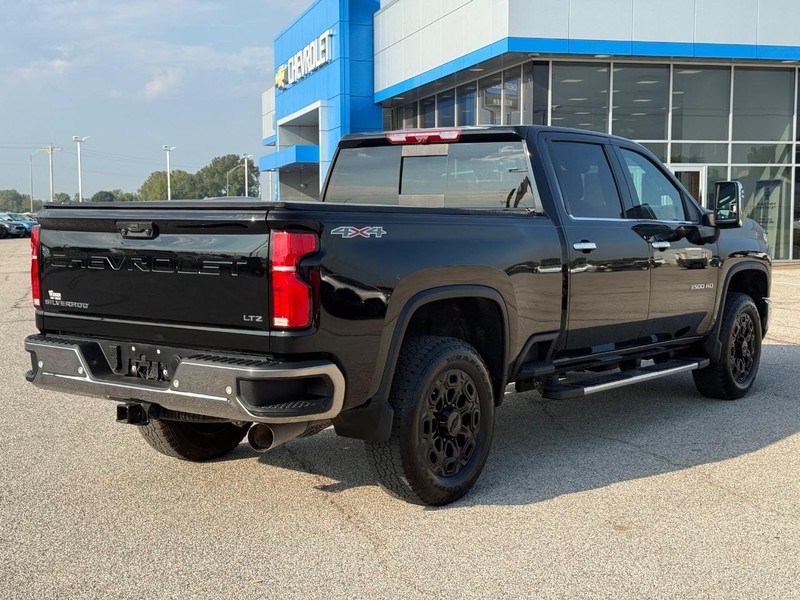 Chevrolet Silverado 3500HD Vehicle Full-screen Gallery Image 5