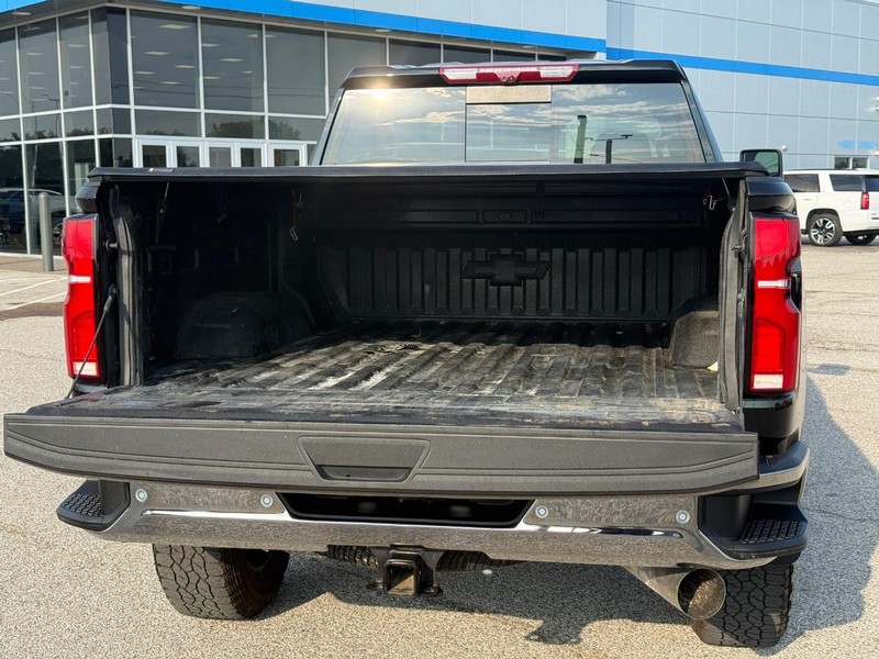 Chevrolet Silverado 3500HD Vehicle Full-screen Gallery Image 6