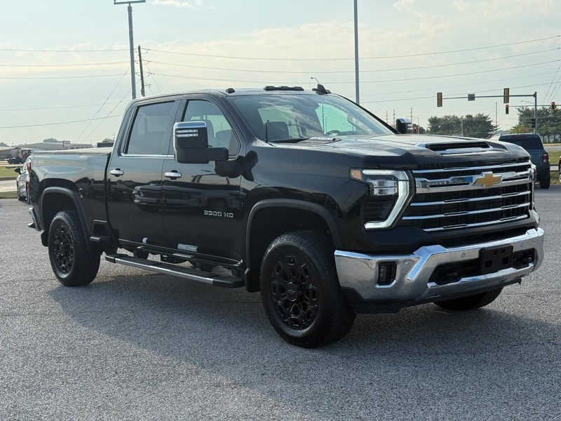 Chevrolet Silverado 3500HD Vehicle Full-screen Gallery Image 8