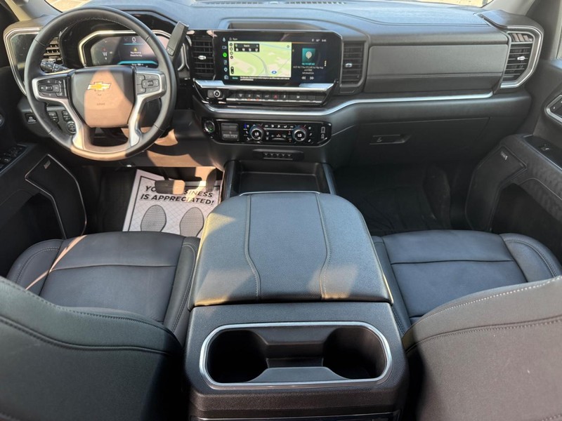 Chevrolet Silverado 3500HD Vehicle Full-screen Gallery Image 14