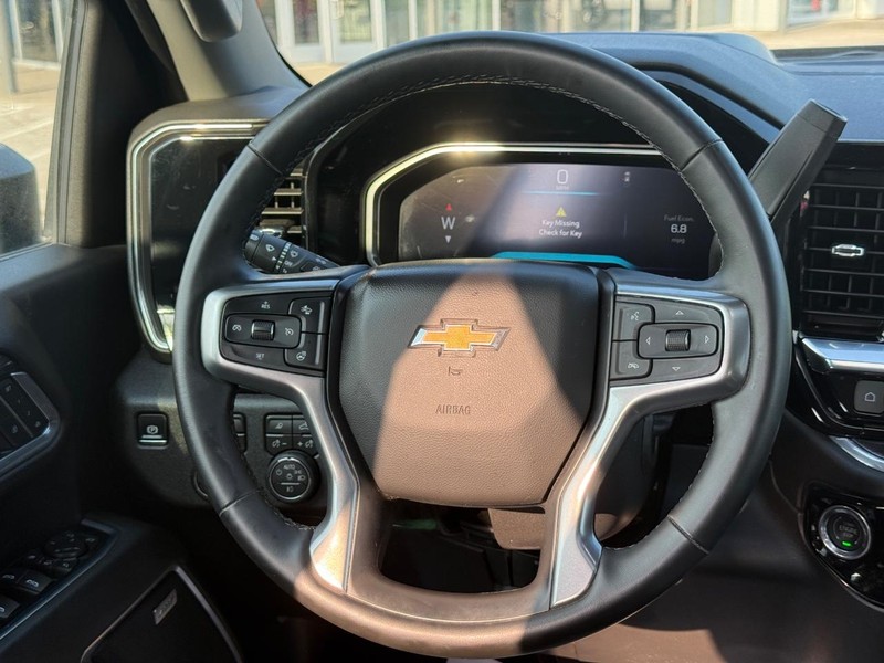 Chevrolet Silverado 3500HD Vehicle Full-screen Gallery Image 15