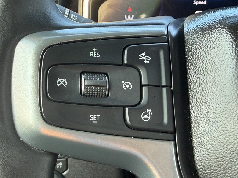 Chevrolet Silverado 3500HD Vehicle Full-screen Gallery Image 16