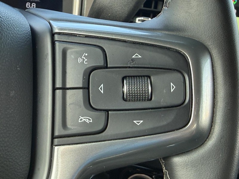 Chevrolet Silverado 3500HD Vehicle Full-screen Gallery Image 17