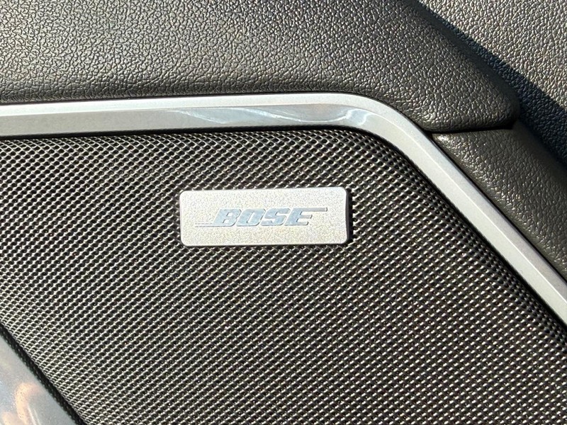 Chevrolet Silverado 3500HD Vehicle Full-screen Gallery Image 26