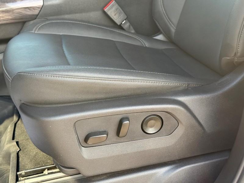 Chevrolet Silverado 3500HD Vehicle Full-screen Gallery Image 27