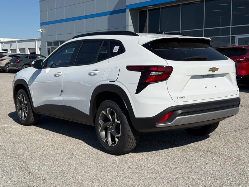Chevrolet Trax Vehicle Full-screen Gallery Image 3