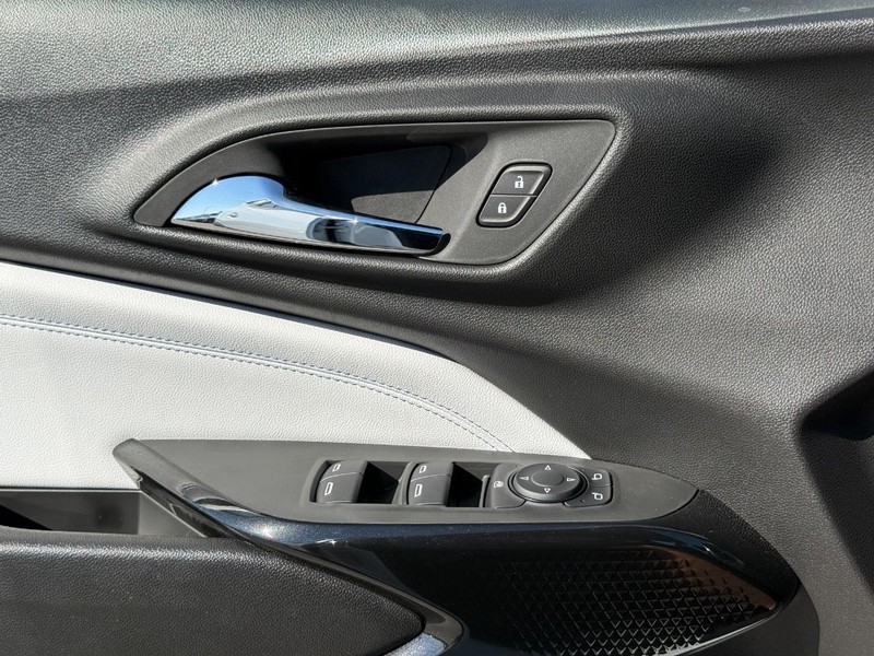 Chevrolet Trax Vehicle Full-screen Gallery Image 16