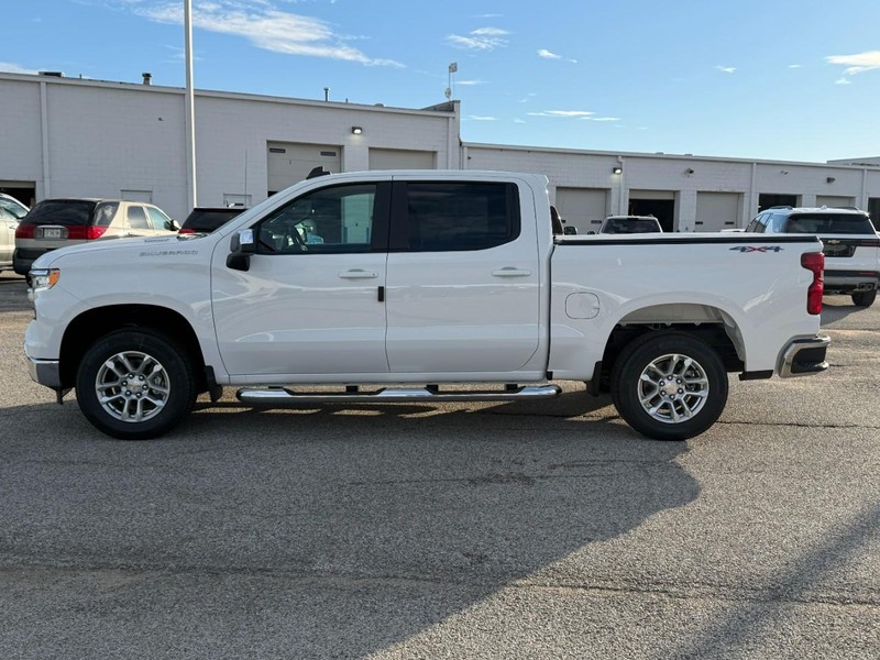 Chevrolet Silverado 1500 Vehicle Full-screen Gallery Image 2