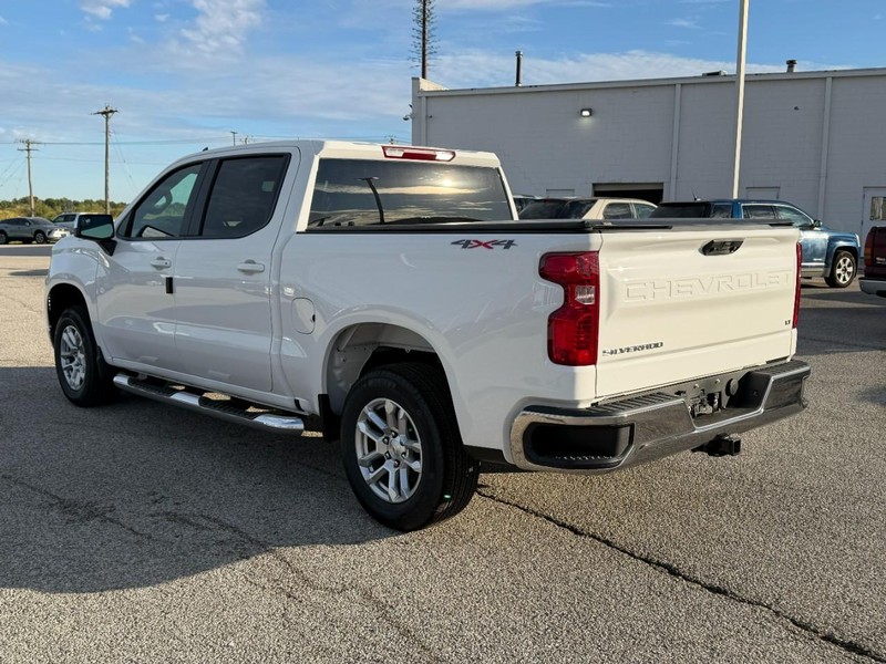 Chevrolet Silverado 1500 Vehicle Full-screen Gallery Image 3