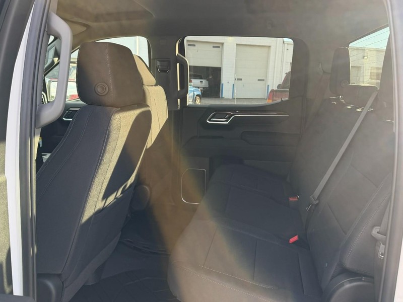 Chevrolet Silverado 1500 Vehicle Full-screen Gallery Image 4