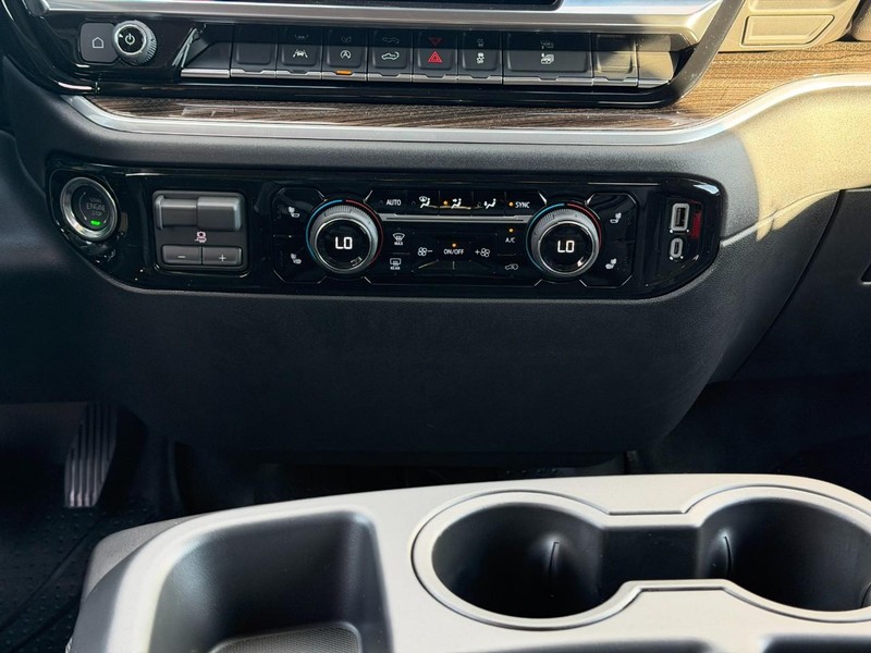 Chevrolet Silverado 1500 Vehicle Full-screen Gallery Image 8