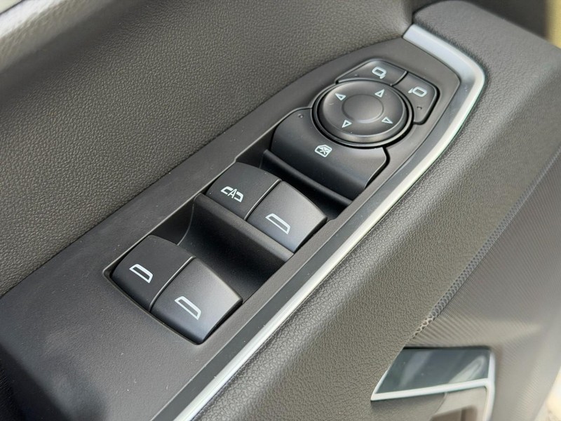 Chevrolet Silverado 1500 Vehicle Full-screen Gallery Image 9