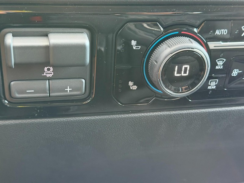 Chevrolet Silverado 1500 Vehicle Full-screen Gallery Image 13