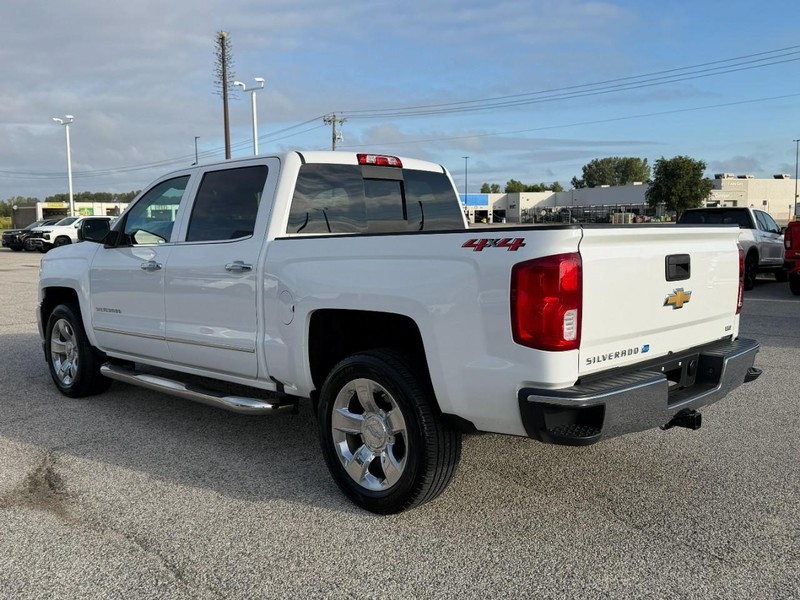 Chevrolet Silverado 1500 Vehicle Full-screen Gallery Image 3