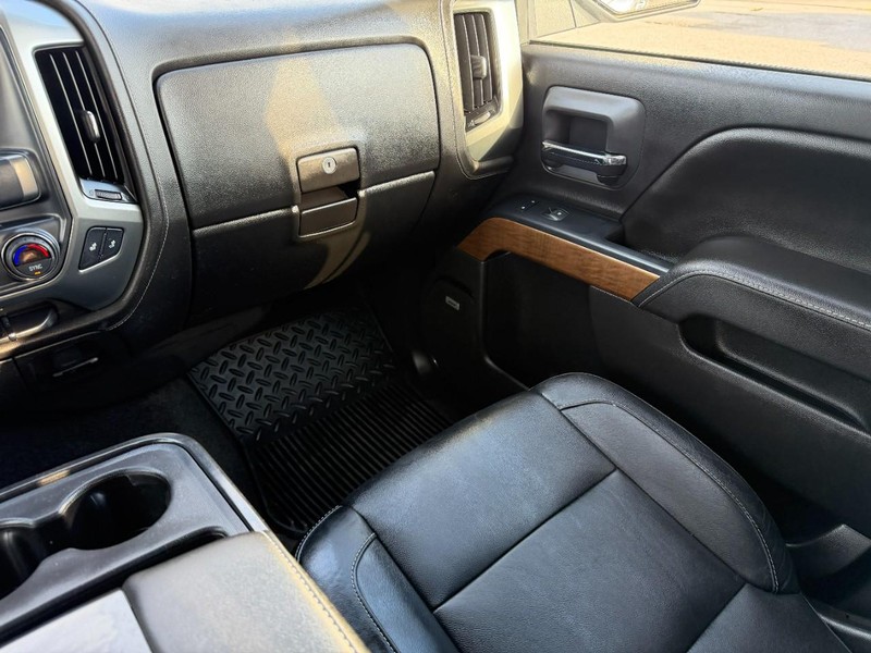 Chevrolet Silverado 1500 Vehicle Full-screen Gallery Image 15