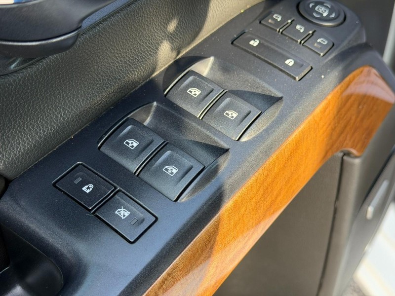 Chevrolet Silverado 1500 Vehicle Full-screen Gallery Image 16