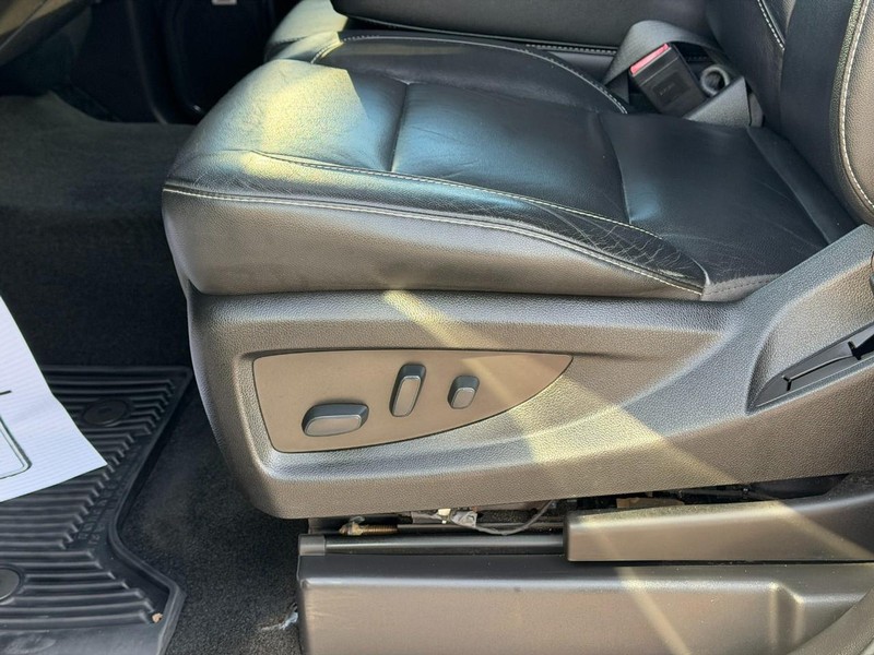 Chevrolet Silverado 1500 Vehicle Full-screen Gallery Image 18