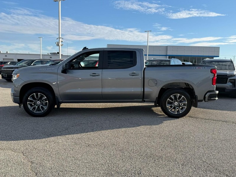 Chevrolet Silverado 1500 Vehicle Full-screen Gallery Image 2
