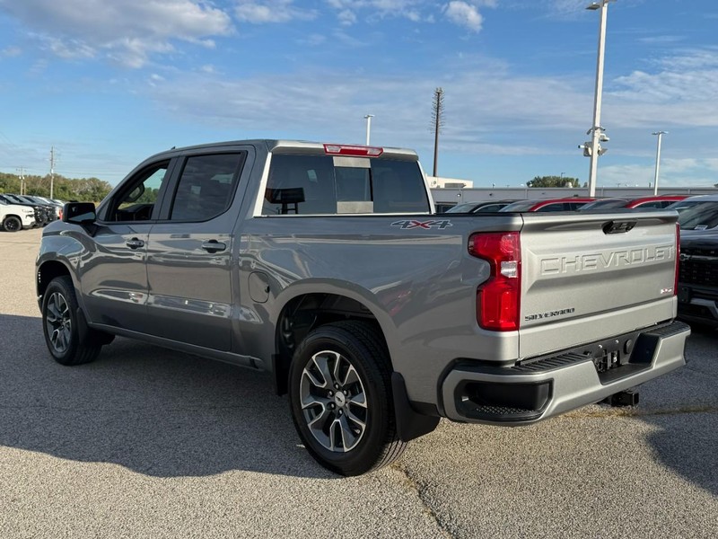 Chevrolet Silverado 1500 Vehicle Full-screen Gallery Image 3
