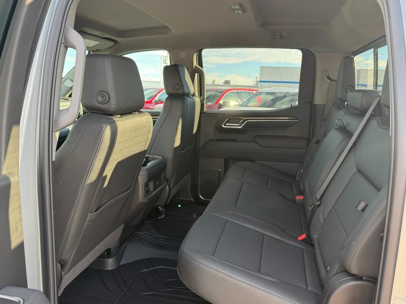 Chevrolet Silverado 1500 Vehicle Full-screen Gallery Image 4