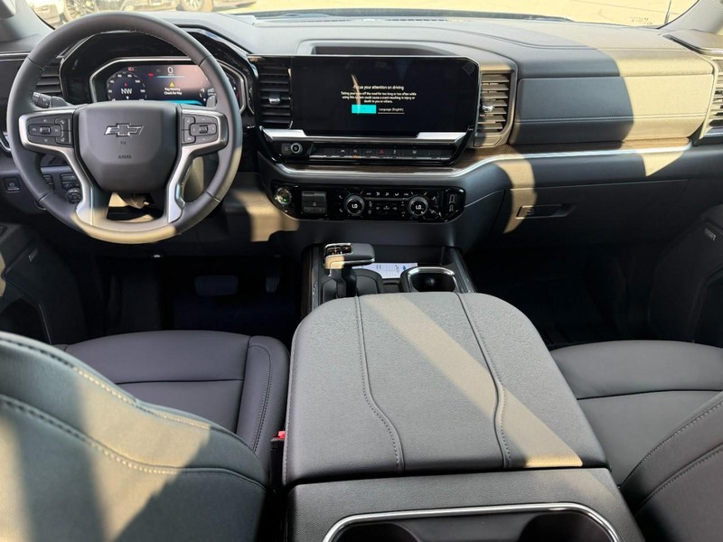 Chevrolet Silverado 1500 Vehicle Full-screen Gallery Image 5