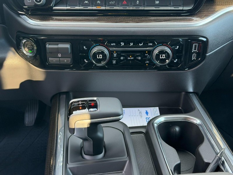 Chevrolet Silverado 1500 Vehicle Full-screen Gallery Image 8