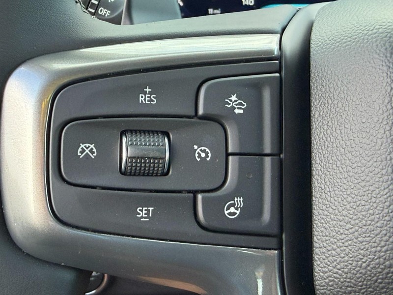 Chevrolet Silverado 1500 Vehicle Full-screen Gallery Image 11