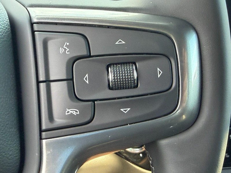 Chevrolet Silverado 1500 Vehicle Full-screen Gallery Image 12