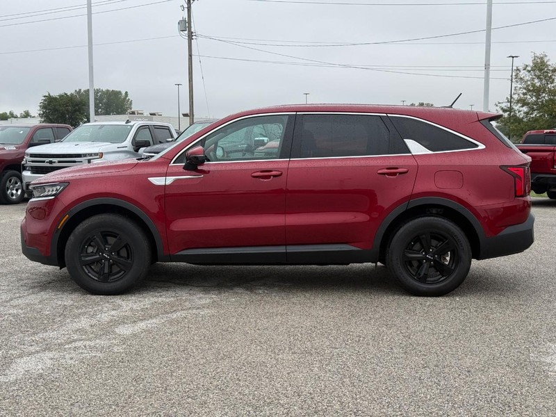 Kia Sorento Vehicle Full-screen Gallery Image 2