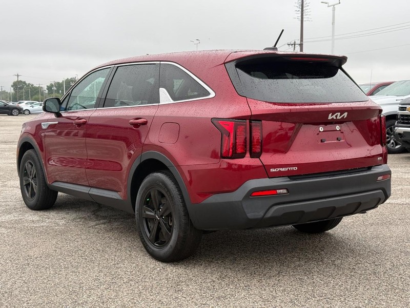 Kia Sorento Vehicle Full-screen Gallery Image 3