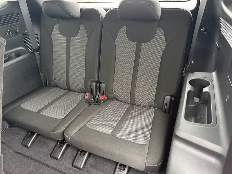Kia Sorento Vehicle Full-screen Gallery Image 10