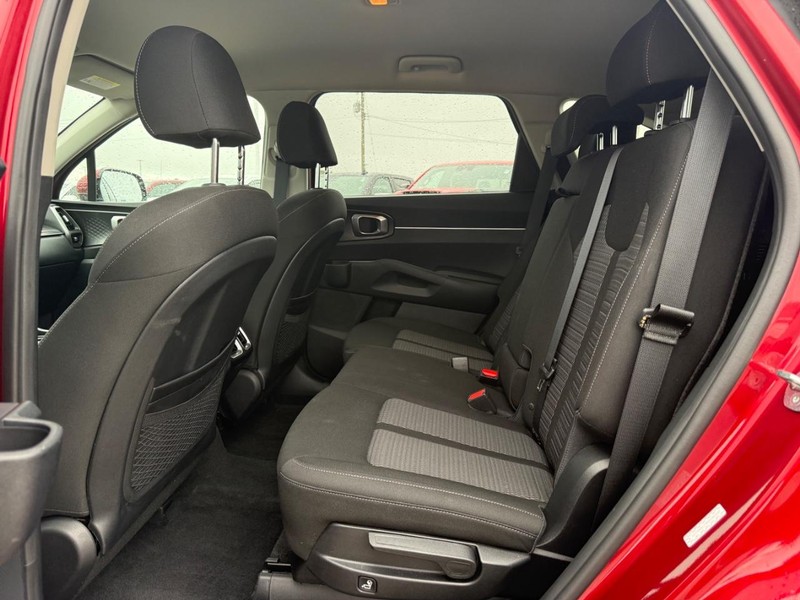 Kia Sorento Vehicle Full-screen Gallery Image 11