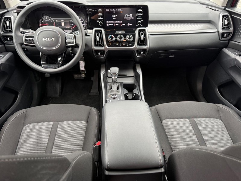 Kia Sorento Vehicle Full-screen Gallery Image 12