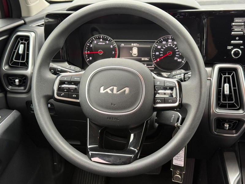 Kia Sorento Vehicle Full-screen Gallery Image 13