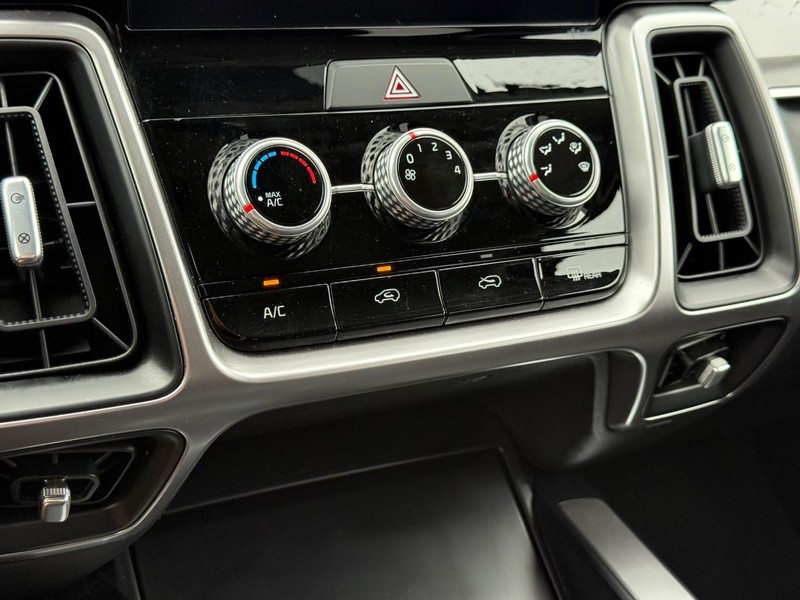 Kia Sorento Vehicle Full-screen Gallery Image 18