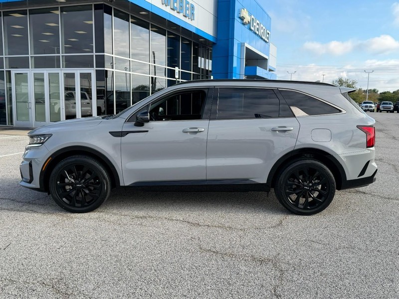 Kia Sorento Vehicle Full-screen Gallery Image 2