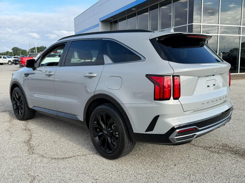 Kia Sorento Vehicle Full-screen Gallery Image 3