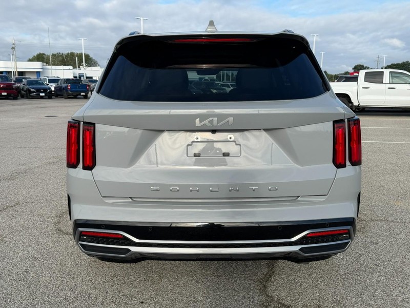 Kia Sorento Vehicle Full-screen Gallery Image 4