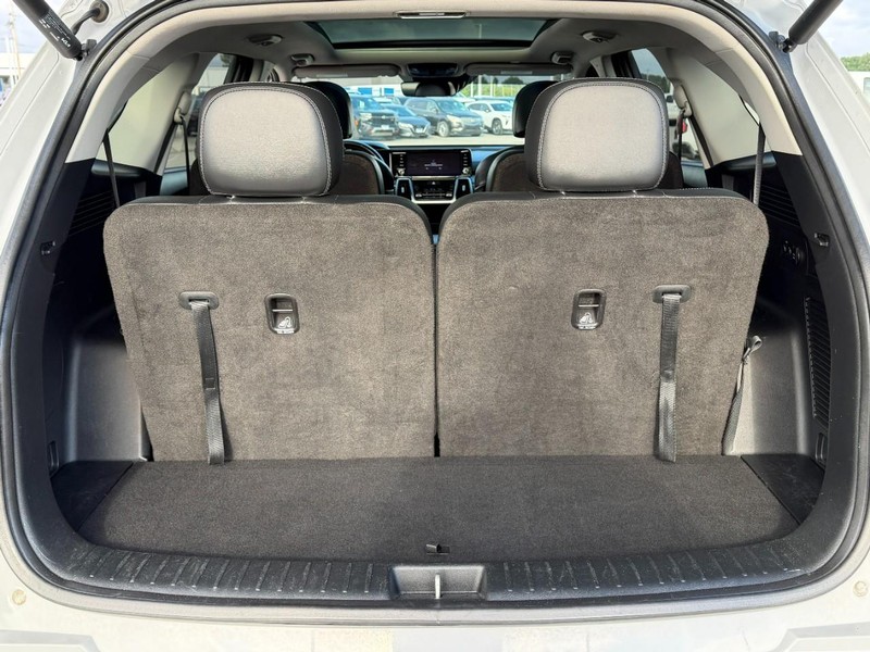 Kia Sorento Vehicle Full-screen Gallery Image 5