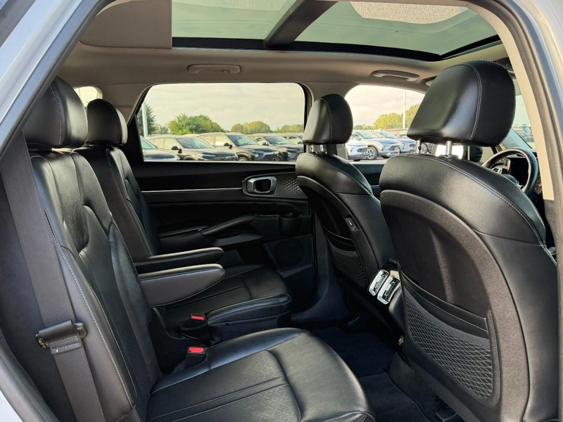 Kia Sorento Vehicle Full-screen Gallery Image 10