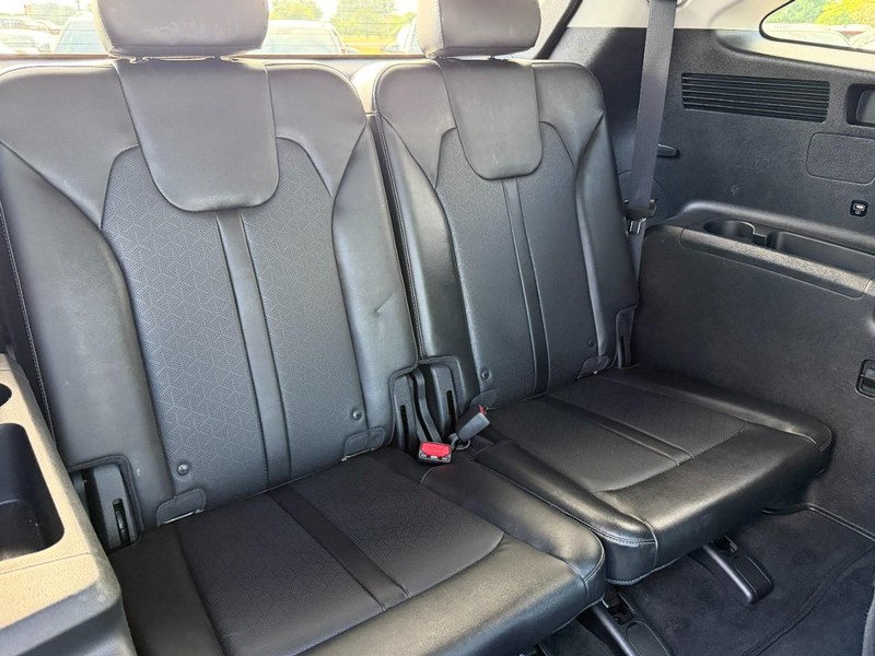 Kia Sorento Vehicle Full-screen Gallery Image 11