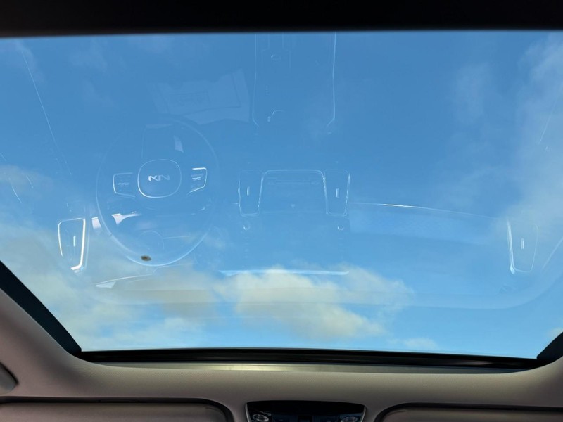 Kia Sorento Vehicle Full-screen Gallery Image 12