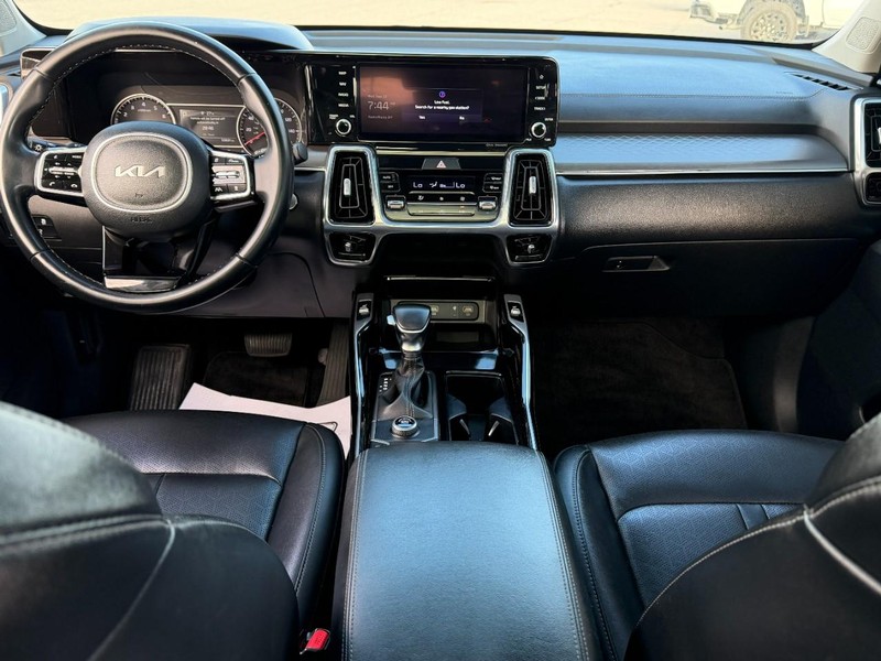 Kia Sorento Vehicle Full-screen Gallery Image 13