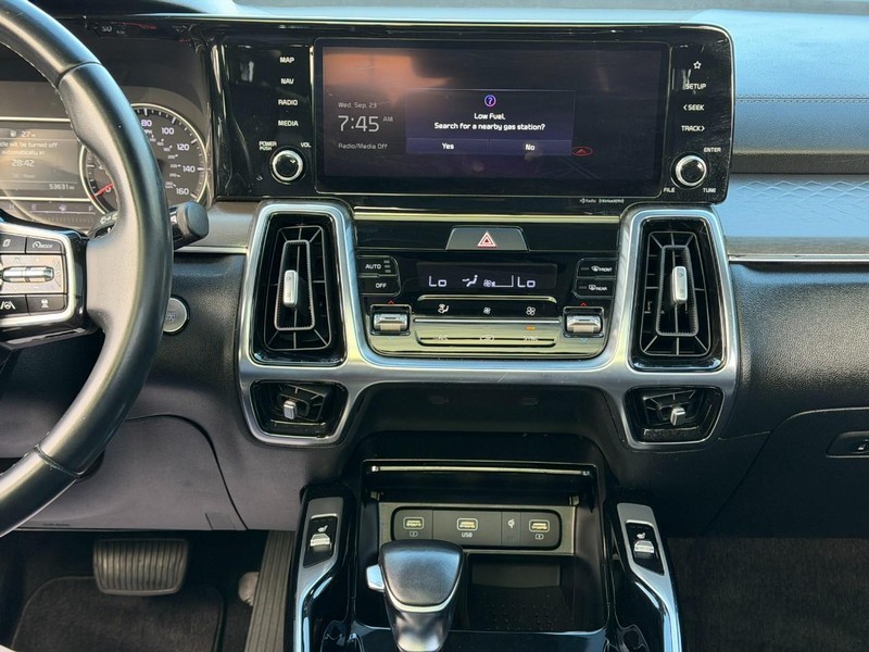 Kia Sorento Vehicle Full-screen Gallery Image 15