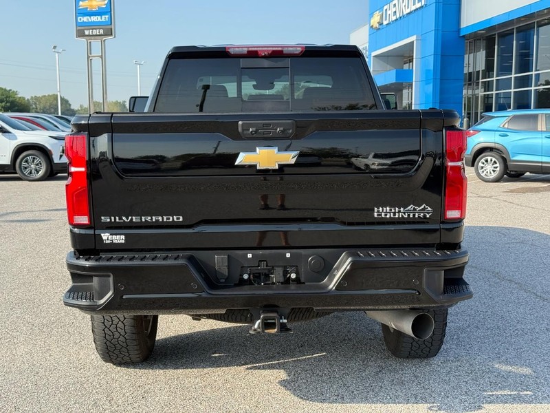 Chevrolet Silverado 2500HD Vehicle Full-screen Gallery Image 4
