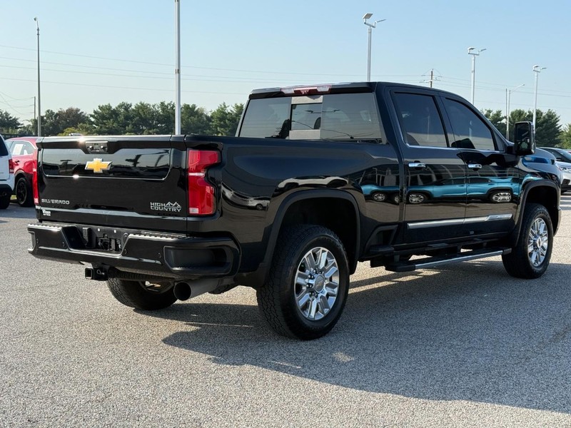 Chevrolet Silverado 2500HD Vehicle Full-screen Gallery Image 5
