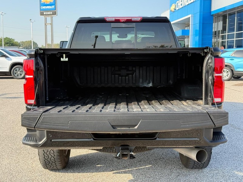 Chevrolet Silverado 2500HD Vehicle Full-screen Gallery Image 6